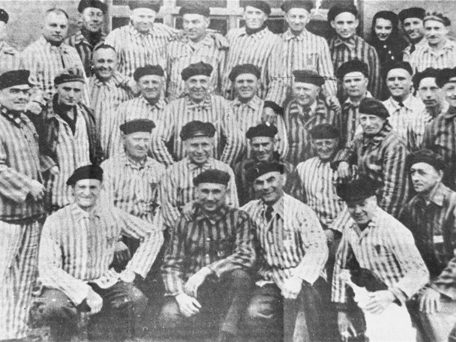 Ước tính, trong khoảng thời gian từ năm 1933 - 1945, 65% người đồng tính nam bị giết hại trong các trại tập trung của Hitler. Video: Tiếp tục truy tìm tội phạm chiến tranh thời phát xít Đức (nguồn: VCT14)