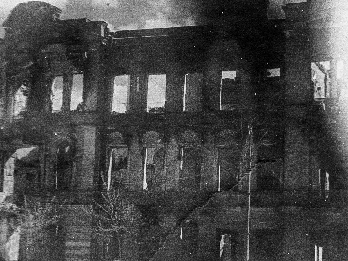 Hàng loạt ngôi nhà trên phố Lenin, Sevastopol không còn nhận ra dáng vẻ ban đầu.