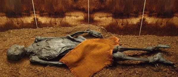 Vào năm 1871, các chuyên gia đã tìm thấy xác ướp Rendswühren tại một đầm lầy ở gần thành phố Kiel, Đức.