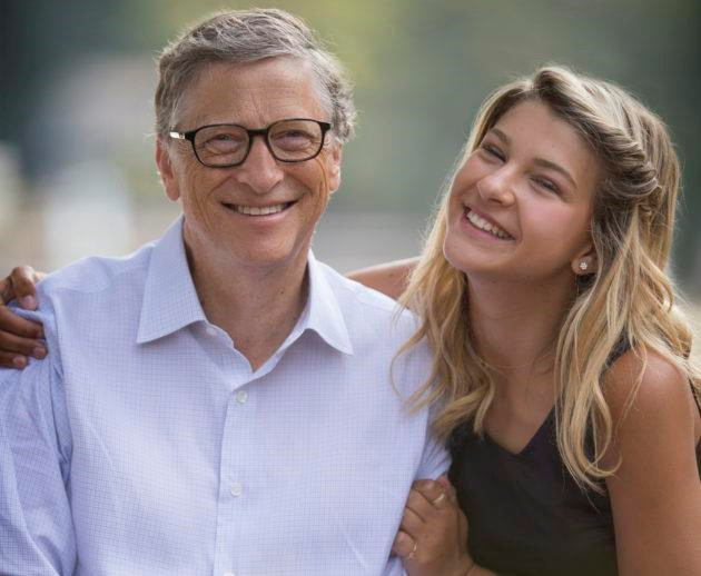 Cô con gái út của nhà Bill Gates là Phoebe, từng theo học tại trường phổ thông Lakeside, một trường tư ở Seattle với mức học phí 33.000 USD/năm.