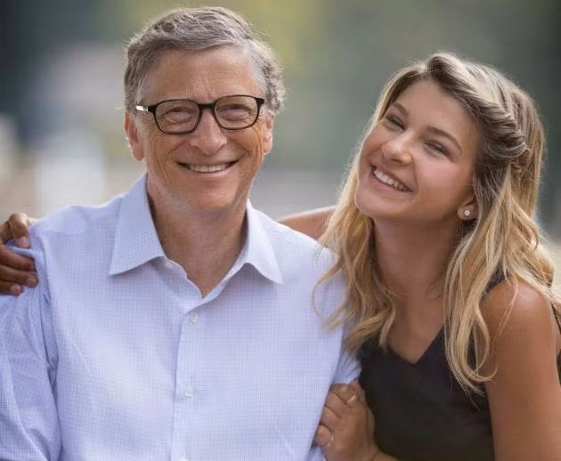 Cô con gái út của nhà Bill Gates là Phoebe, từng theo học tại trường phổ thông Lakeside, một trường tư ở Seattle với mức học phí 33.000 USD/năm.