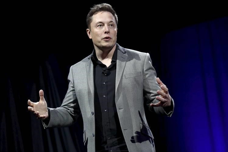 Musk cho 5 quý tử của mình vào một trường học bí mật. Đây cũng là trường học mà ông tiến hành thử nghiệm mang tên Ad Astra. Có rất ít người biết đến ngôi trường này. CEO của Tesla từng chia sẻ ông dành nhiều thời gian cho 5 “tình yêu to lớn” của mình. Ông còn gọi các con của mình là “suối nguồn cuộc đời”.