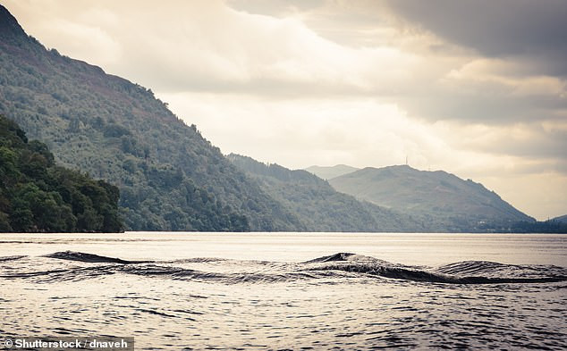 Theo đó, Tiến sĩ Naish khiến nhiều người không khỏi thất vọng khi đi đến kết luận quái vật hồ Loch Ness không tồn tại.