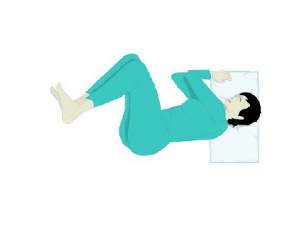 Dáng ngủ này tiết lộ bạn là người chu đáo, tỉ mỉ, ngăn nắp và hào phóng. Bạn cũng là người thận trọng trong các mối quan hệ. Phải mất một thời gian để bạn có thể tin tưởng, mở lòng với một người.