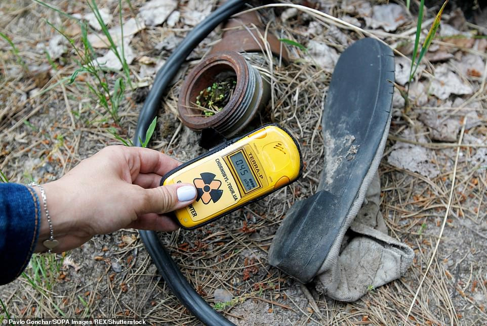 Theo các chuyên gia, chất phóng xạ ở Chernobyl "không ổn định" vì nó liên tục bắn ra các hạt và sóng năng lượng cao phá vỡ cấu trúc tế bào hoặc tạo ra các hóa chất phản ứng tấn công tế bào.