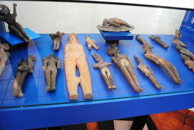 Cho đến nay, những bí ẩn về hơn 30.000 bức tượng Acámbaro vẫn chưa được làm sáng tỏ. Video: Bức tượng bị sờ "của quý" đến nhẵn bóng để cầu tự (nguồn: VTC14)