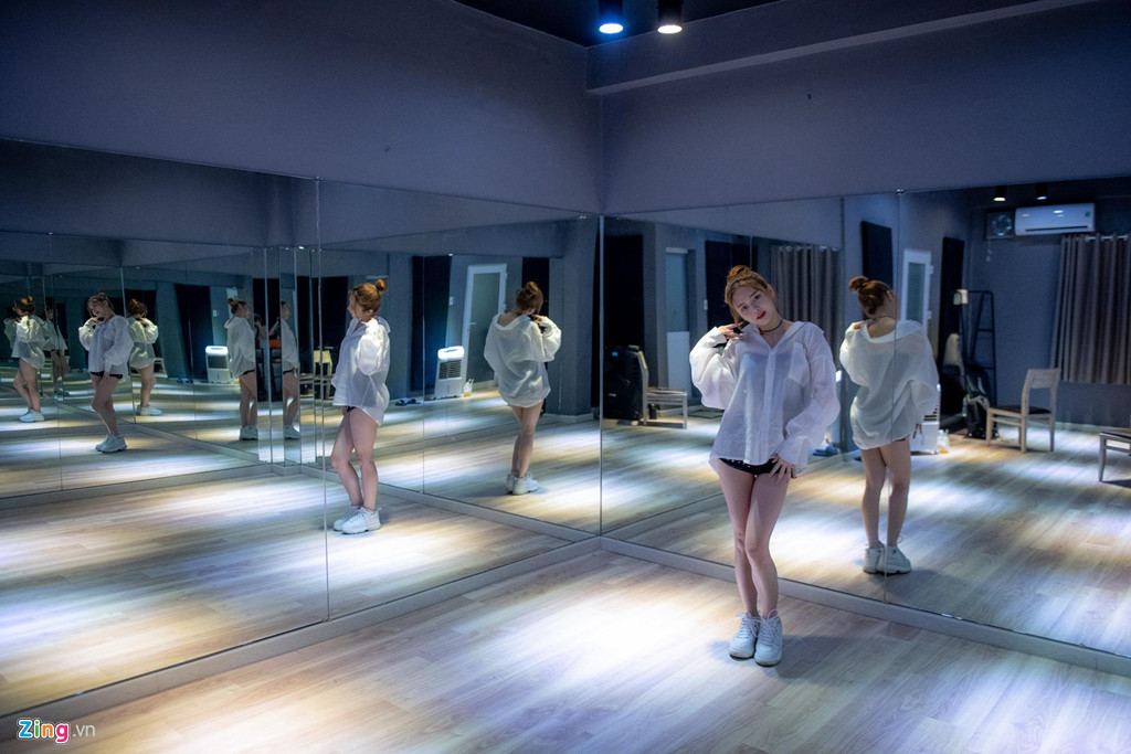 Sau khi Lime tan rã, Liz Kim Cương hợp tác Trịnh Thăng Bình để phát triển sự nghiệp solo. Cô hy vọng đàn anh có thể hỗ trợ để tạo được dấu ấn tại thị trường âm nhạc.