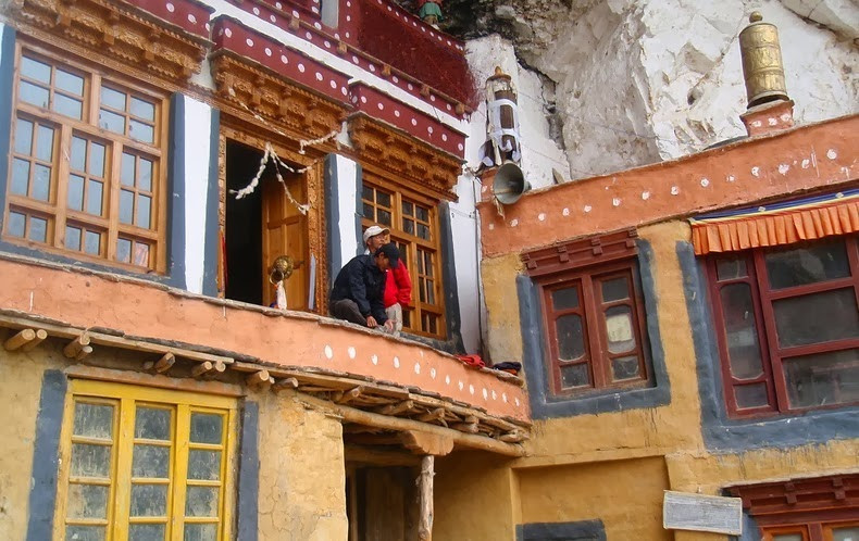 Ngoài ra, tu viện Phuktal là một trong số ít tu viện ở Ladakh chỉ có thể tiếp cận bằng cách đi bộ.