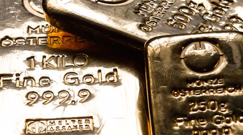 Cụ thể, một kỹ sư người Đức phát hiện nhiều xe tải chở đầy vàng, bạc và nữ trang ước tính 100 tấn được chôn dưới lòng đất bằng cách sử dụng radar dò xuyên lòng đất.