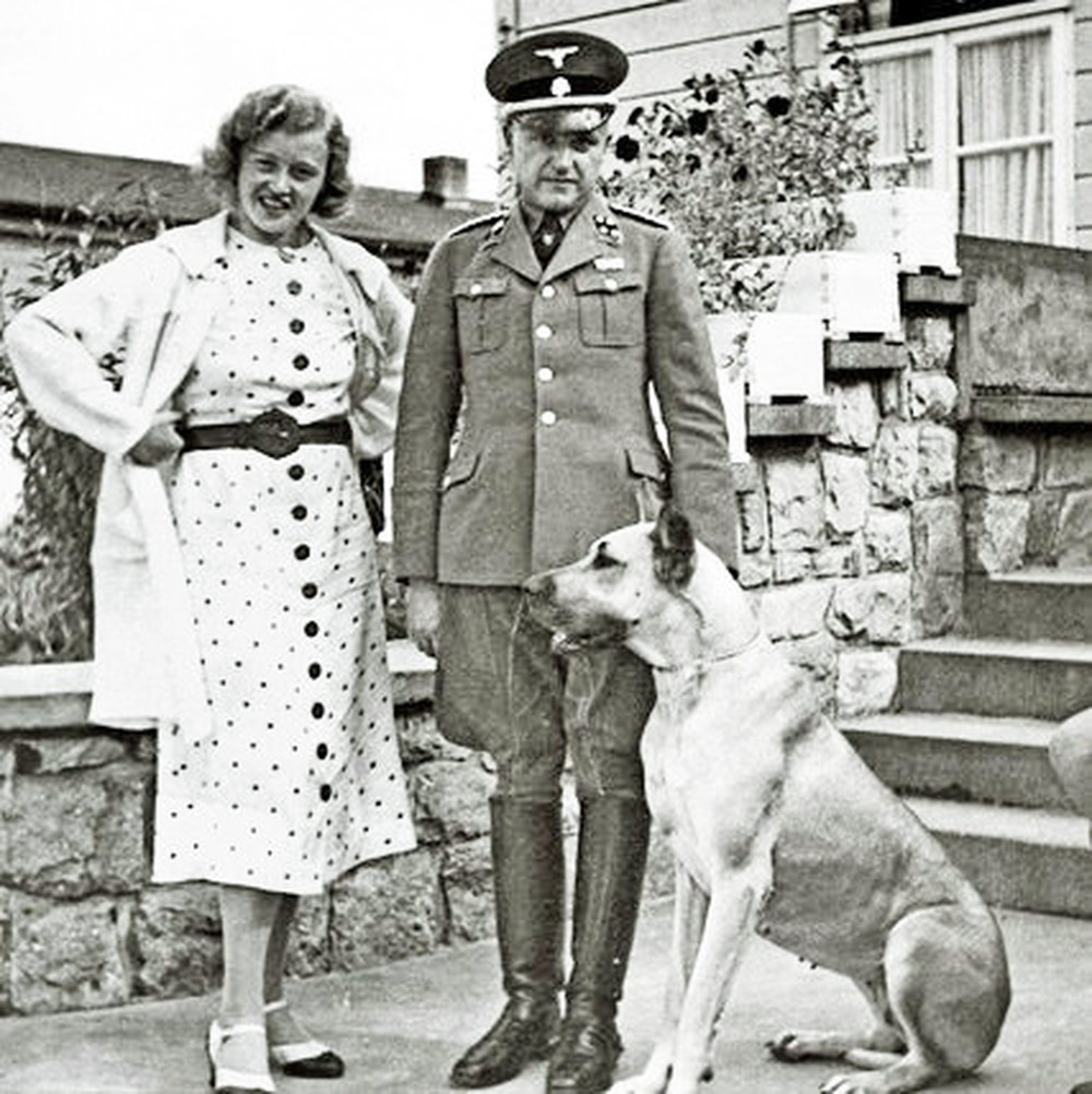 Ilse Kotch là vợ của Karl Otto Kotch - chỉ huy các trại tập trung Buchenwald (1937-1941) và Majdanek (1941-1943) của Đức Quốc xã.