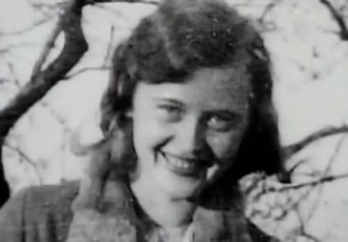 Vào năm 1943, Ilse Koch và chồng bị bắt vì cáo buộc biển thủ, tham ô và giết hại các tù nhân để ngăn cản họ đứng ra làm chứng.