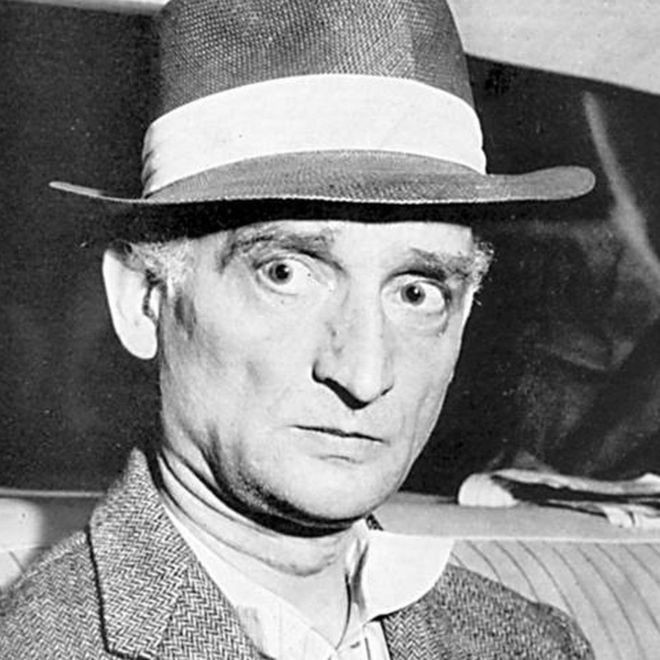 Điệp viên Rudolf Abel của Liên Xô có tên thật là Vilyam Fisher. Ông hoạt động dưới vỏ bọc là một nhiếp ảnh gia tại New York. Gián điệp này của Liên Xô được cho là người chỉ huy một mạng lưới tình báo vào thời điểm bị FBI bắt giữ.