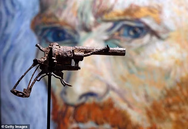 Đến năm 1965, một người nông dân khi đi làm đồng ở Auvers-sur-Oise đã tìm thấy khẩu súng đoạt mạng Van Gogh năm xưa.