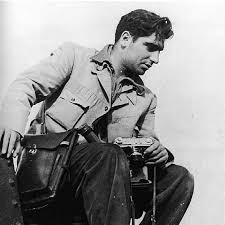 Tạp chí Picture Post của Anh vinh danh Robert Capa là phóng viên ảnh chiến trường vĩ đại nhất thế giới.