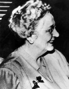 Khi ấy, cảnh sát phát hiện bà Mary Hardy Reeser, 67 tuổi, chết cháy trên chiếc ghế bành trong ngôi nhà ở Florida (Mỹ). Cơ thể bà bị cháy gần như hoàn toàn thành tro khi chỉ còn sót lại hộp sọ, chân trái và xương sống.