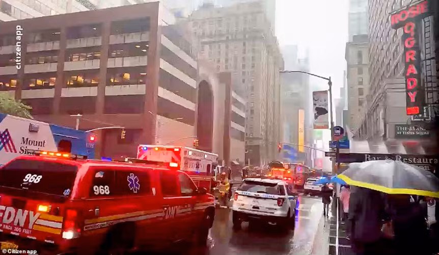 Liên quan đến sự việc này, Thị trưởng Bill de Blasio cho vụ tai nạn trên không có dấu hiệu khủng bố. Thế nhưng, vụ việc này khiến người dân Mỹ liên tưởng về vụ khủng bố ngày 11/9/2001.