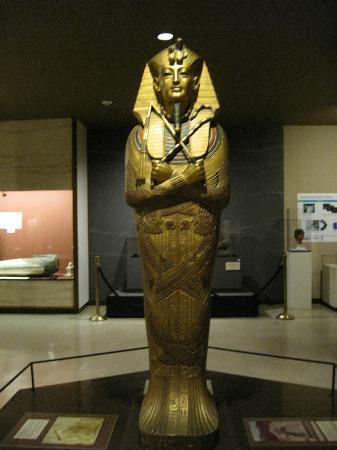 Do vậy, hai biểu tượng móc và néo được các pharaoh sử dụng để tượng trưng cho sự thông thái, trí tuệ và uy nghiêm của đấng quân vương.