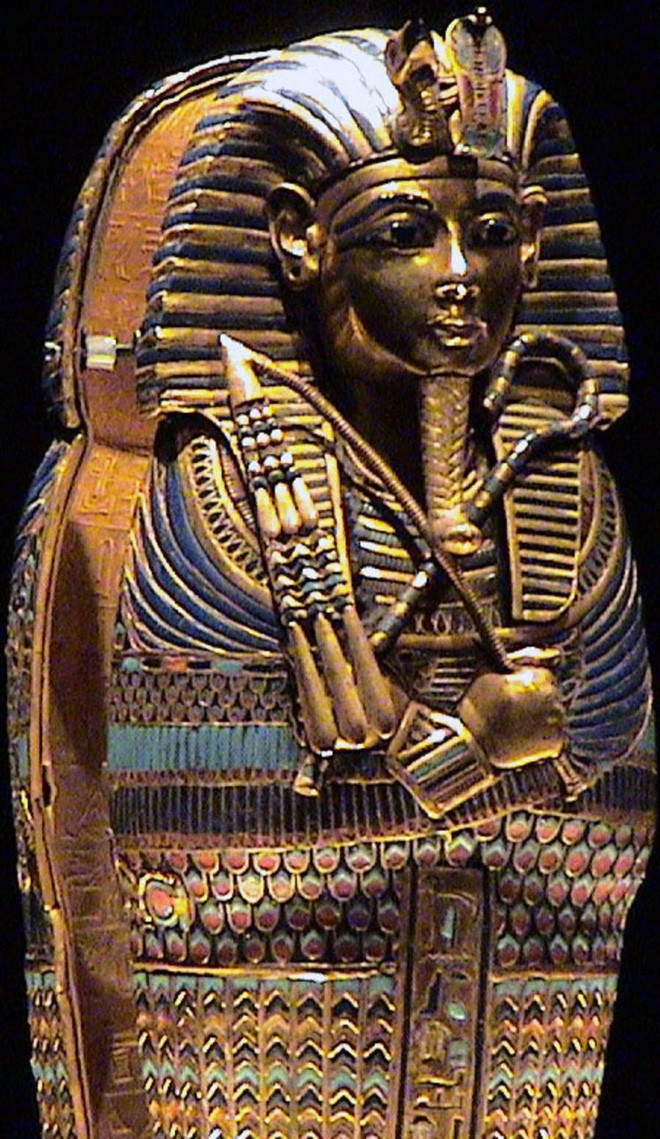 Đặc biệt, hình ảnh móc và néo cũng được tìm thấy trên quan tài bằng vàng của pharaoh Tutankhamun nổi tiếng Ai Cập cổ đại.