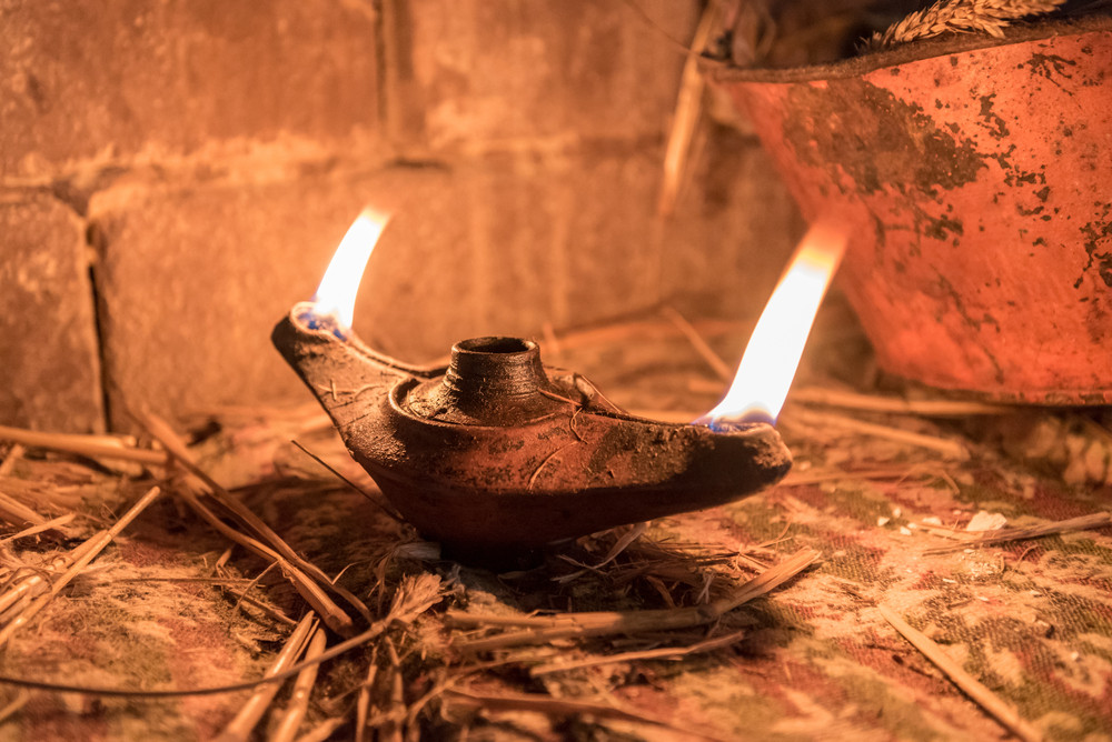 Ông hoàng La Mã này cũng không hề hiểu vì tại sao ngọn lửa cứ cháy mãi.