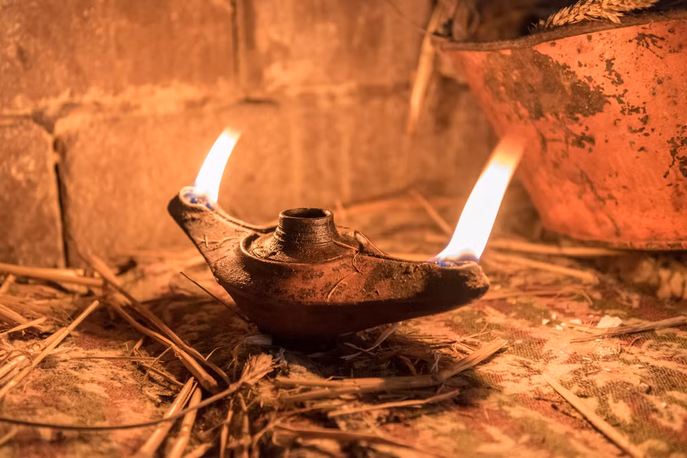 Ông hoàng La Mã này cũng không hề hiểu vì tại sao ngọn lửa cứ cháy mãi.