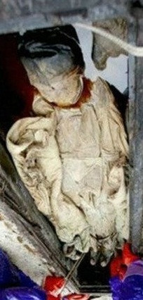 Năm 2002, các chuyên gia phát hiện mộ cổ khi tiến hành xây dựng con đường từ Liên Vân Cảng tới khu danh lam thắng cảnh Hải Châu cách thành phố khoảng 7 km về phía Tây Nam. Theo đó, các chuyên gia tìm thấy xác ướp Lăng Huệ Bình.