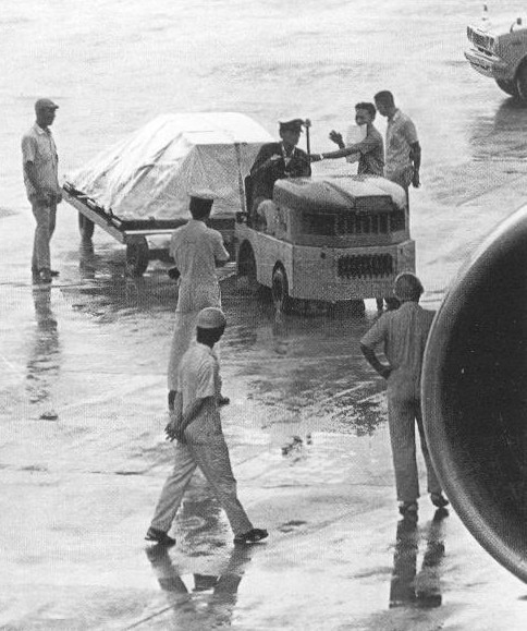 Theo đó, sau tang lễ lần thứ nhất tổ chức ở Hong Kong, gia đình đưa thi hài Lý Tiểu Long sang Seatle, Mỹ.