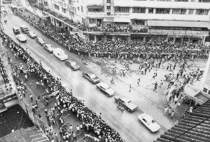 Thế nhưng, về sau, Linda - vợ của Lý Tiểu Long quyết định đưa thi hài chồng sang Mỹ để có thể thường xuyên viếng thăm.