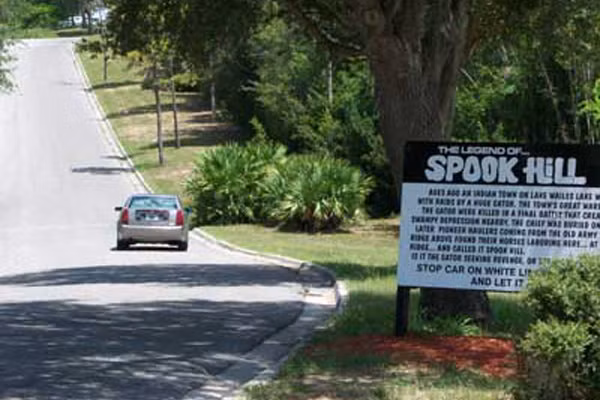 Spook Hill hay còn gọi là Đồi Ma tọa lạc tại Somerset West, Nam Phi được biết đến là địa điểm xảy ra hiện tượng lạ.