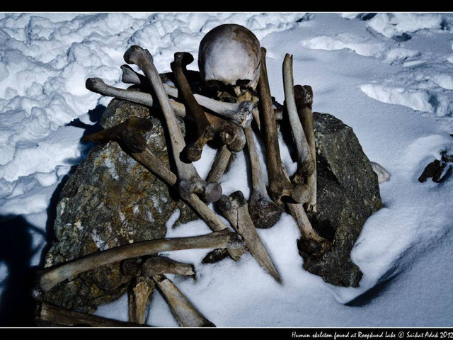 Khi kiểm tra kỹ hơn, các chuyên gia phát hiện có tới hơn 800 bộ hài cốt còn nguyên vẹn ở nhiều độ tuổi khác nhau.