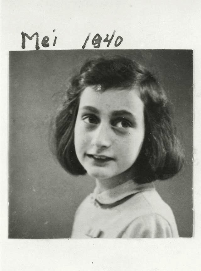 Điều lo lắng của Anne Frank trở thành sự thật vào ngày 4/8/1944. Một người chỉ điểm báo tin cho lính Đức quốc xã ập vào ngôi nhà và bắt giữ gia đình Anne Frank cùng 4 người Do Thái khác đang lẩn trốn.