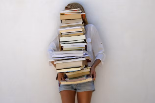 Lịch sử thế giới ghi nhận một căn bệnh "cuồng sách" đặc biệt gây ám ảnh con người. Căn bệnh này có tên khoa học là Bibliomania và xuất hiện nhiều vào thế kỷ 19.