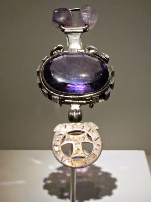 Vào năm 1890, con trai ông Ferris tặng viên đá thạch anh tím Delhi cho nhà khoa học Heron Allen. Giống như những người chủ trước, gia đình ông Allen gặp nhiều tai ương.