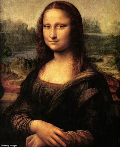 Theo các chuyên gia, nụ cười nổi tiếng của Mona Lisa là giả và bị ép buộc. Nhóm nghiên cứu đi đến kết luận trên sau khi nghiên cứu bức tranh và nhận thấy sự bất cân xứng trong nụ cười của Mona Lisa.
