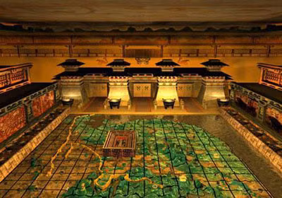 Một lý do khác được đưa ra là bên trong lăng mộ Tần Thủy Hoàng có dòng sông thủy ngân vô cùng nguy hiểm. Các chuyên gia phát hiện nồng độ thủy ngân trong mộ cao hơn bình thường tới 280 lần.