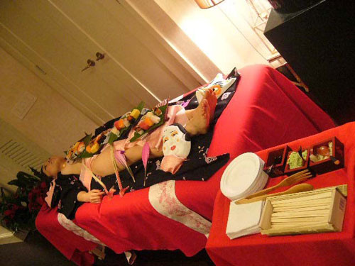 Mau trinh nu khoa than ban tiec: Tu mot nghe tro thanh muc tieu xam hai tinh duc-Hinh-2