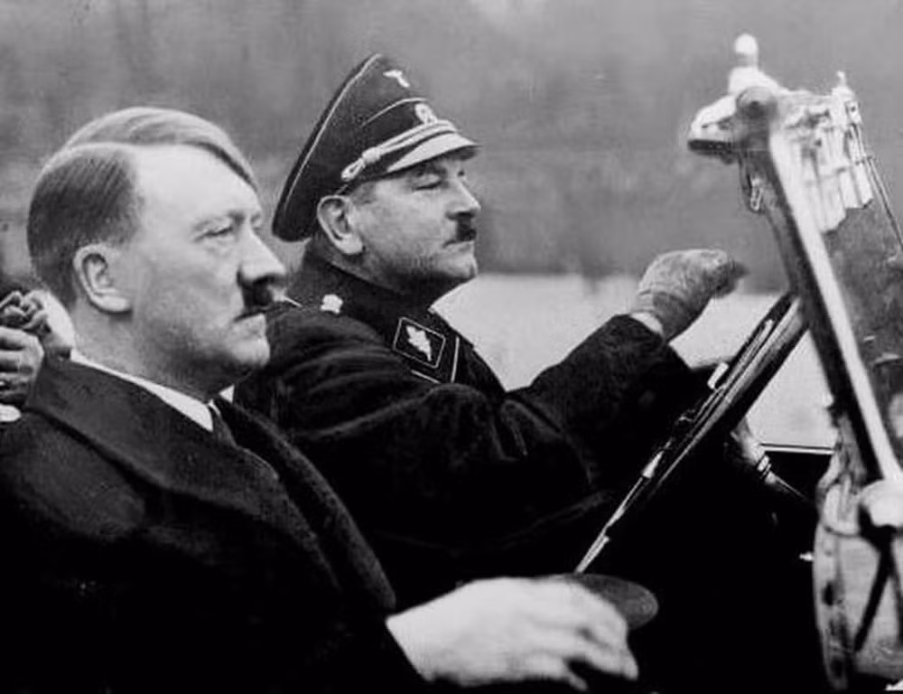 Trong thời gian ngồi tù, Maurice còn được cho là giúp Hitler viết cuốn hồi ký Mein Kampf gây rúng động dư luận.