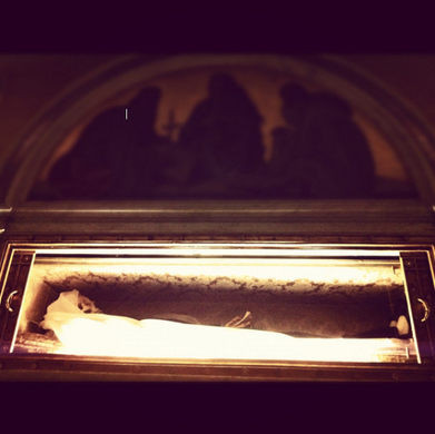 Mặc dù ngày nay thi thể của thánh nữ Francesca Romana chỉ còn bộ xương nhưng vẫn được coi là nguyên vẹn.