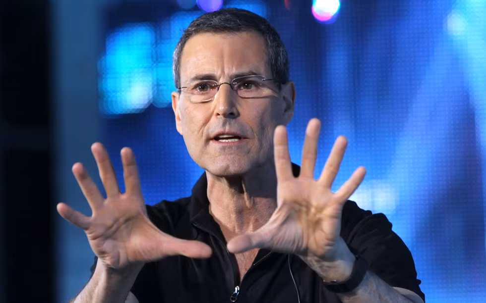 Tuy nhiên, về sau dư luận phát giác Uri Geller chỉ là kẻ lừa đảo mà không hề có khả năng đặc biệt như mọi người biết đến trước đó.