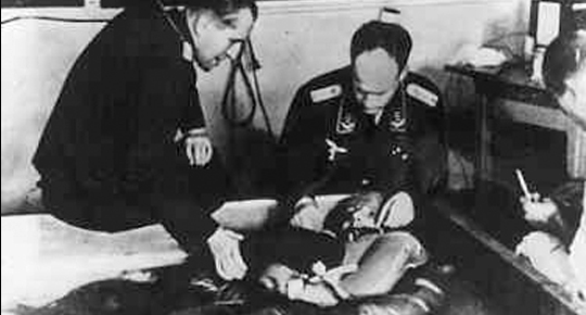 Để thực hiện thí nghiệm trên, các bác sĩ "tử thần" của Hitler lựa chọn đối tượng thử nghiệm là những tù nhân, chủ yếu là người Do Thái.