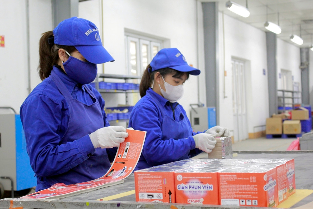 Để tránh hàng giả kém chất lượng, Nhà máy Z121 đưa tem và mã QR Code biến đổi trên mỗi sản phẩm để người mua nhận diện thương hiệu chính hãng, truy xuất được nguồn gốc.