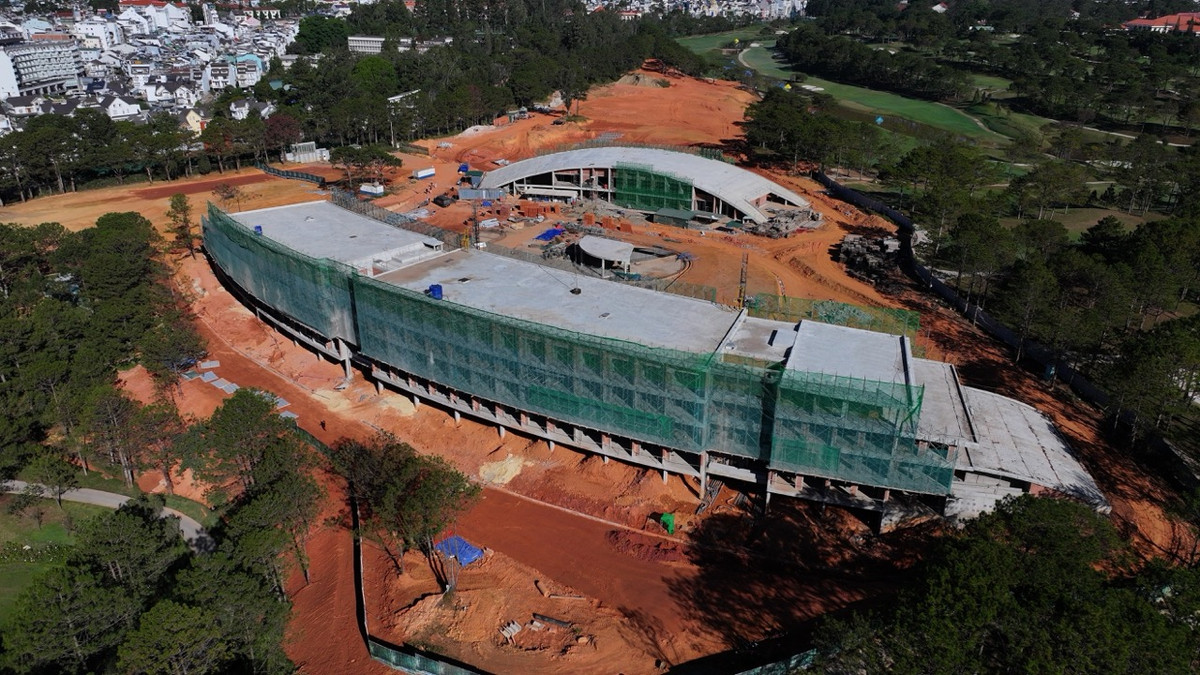 Cty Hoàng Gia Đà Lạt bị phạt vì xây không phép: Chủ tịch tỉnh là người ký Cty Hoang Gia Da Lat bi phat vi xay khong phep: Chu tich tinh la nguoi ky