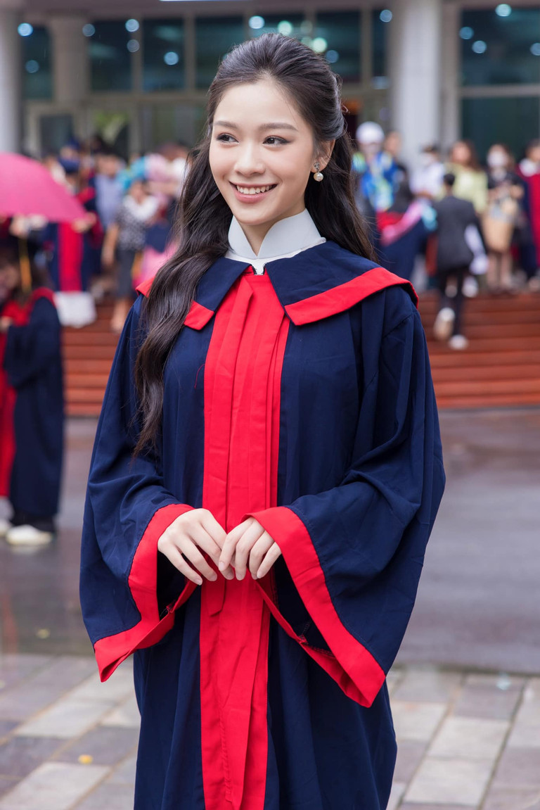 Trong thời gian học đại học, Hạnh Quyên từng lọt top 5 cuộc thi Hoa khôi Báo chí 2020.