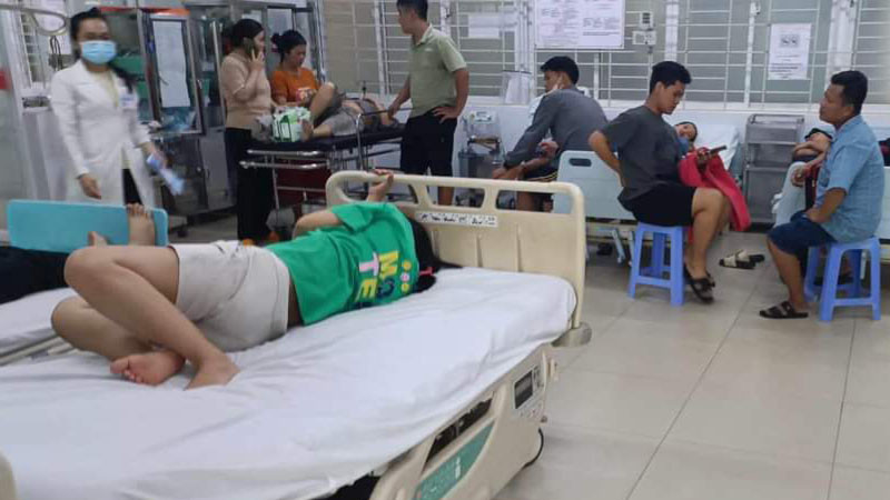 Đồng Nai: 70 người ngộ độc thực phẩm nghi do ăn bánh mì Dong Nai: 70 nguoi ngo doc thuc pham nghi do an banh mi