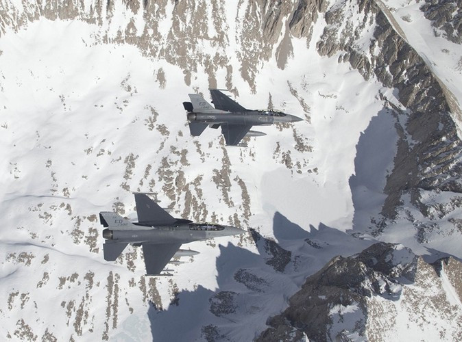 Rõ ràng radar mảng pha chủ động tạo cho chiến đấu cơ một sức mạnh mới, nhiều nhà quan sát cho rằng F-16V có khả năng tác chiến ngang ngửa với Su-35 Nga.