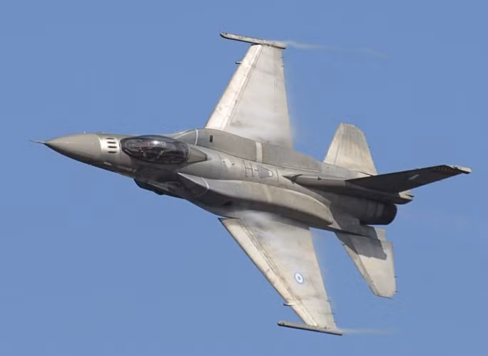 Rõ ràng về mặt kinh tế F-16V đang có lợi thế so với Su-35. Giá thành cho một giờ bay của chiến đấu cơ một động cơ như F-16V chỉ bằng 1/2 so với chiến đấu cơ hạng nặng hai động cơ như Su-35.