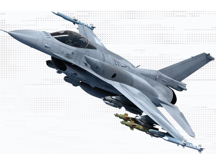 Phối hợp với màn hình trên nón phi công kỹ thuật cao (JHMCS II), người điều khiển có thể dễ dàng khai hỏa tên lửa AIM-9X Sidewinder cũng như nhiều loại vũ khí đa dạng khác.