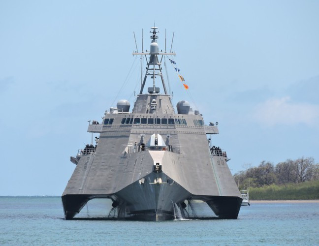 Ngoài ra tàu còn có hải pháo Mark-110, pháo bắn nhanh Mk-44, các hệ thống súng máy M2HB và ngư lôi Mark-50.