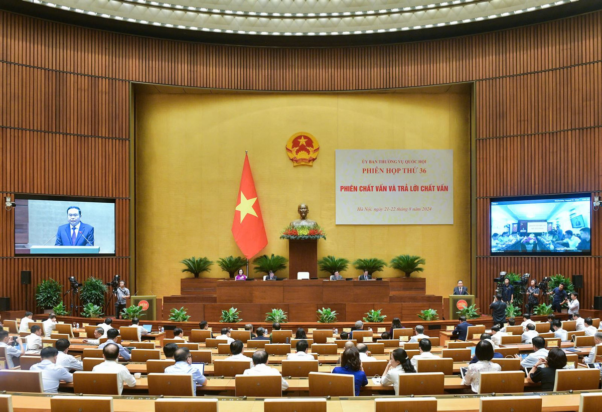 Lan dau tien Uy ban Thuong vu Quoc hoi trien khai hoat dong 