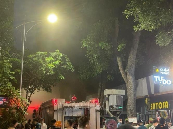 Rất may, vụ cháy không gây ra thiệt hại về người. Tuy nhiên, ngôi nhà đã bị thiêu rụi hoàn toàn và một số tài sản của người dân xung quanh cũng bị ảnh hưởng.