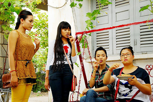 4 trong số 5 cô gái của nhóm Ngũ quái trong “Sỏi đá cũng biết yêu”